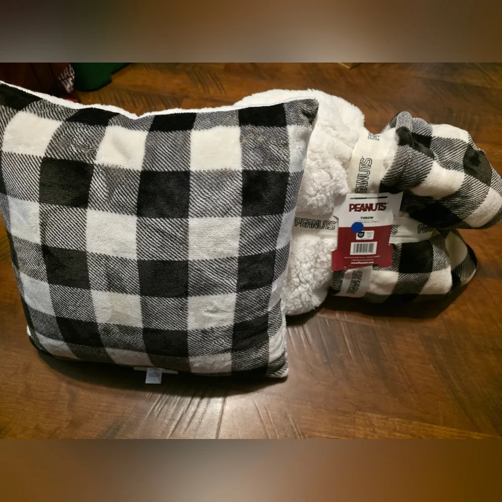 Peanuts Black and White Checkered Snoopy Pillow And Throw Blanket New